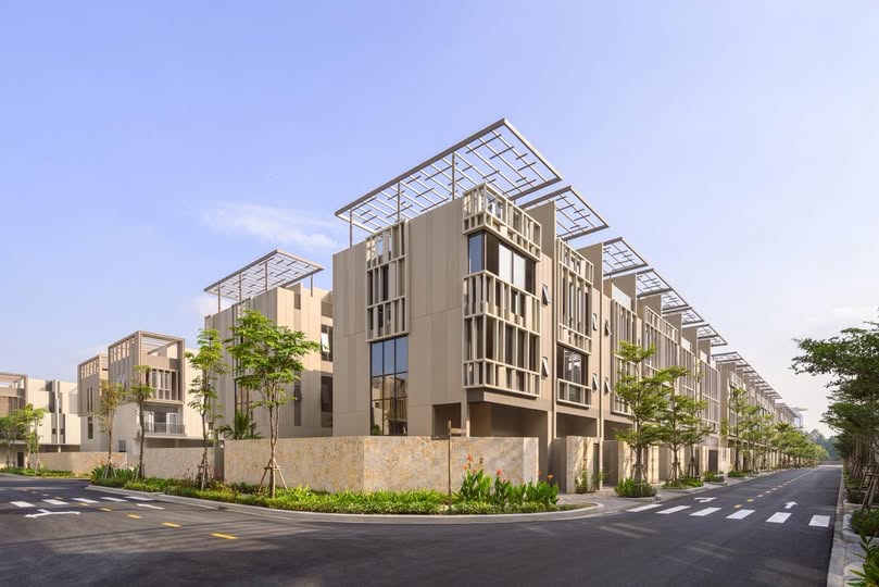 Sycamore B12: Architecture adapted to climate and privacy